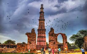 Qutub minar a Tourist Places in Delhi